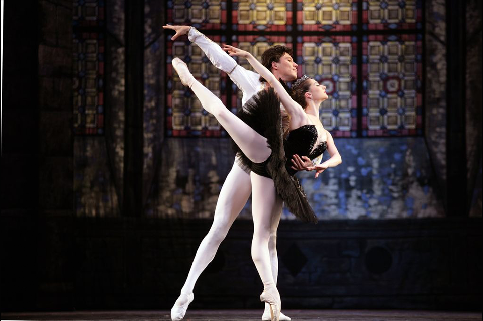 Bailarinos no palco