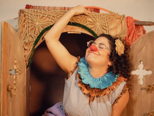A Palhaça Gardênia une arte e transformação social A Palhaça Gardênia une arte e transformação social