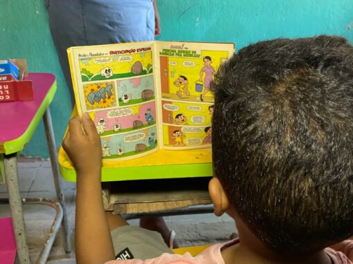 Projetos sociais e iniciativas públicas formam novos leitores Projetos sociais e iniciativas públicas formam novos leitores